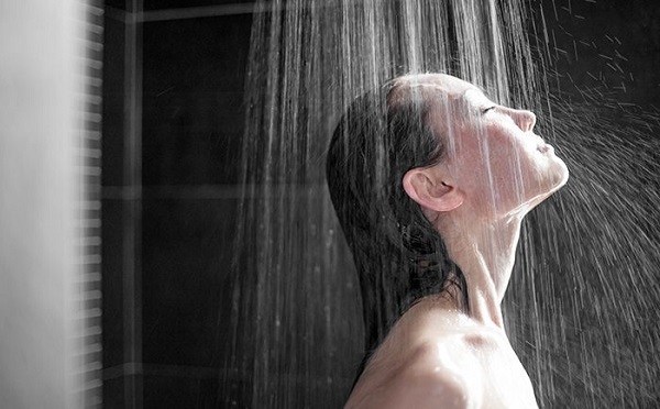 prendre une douche froide